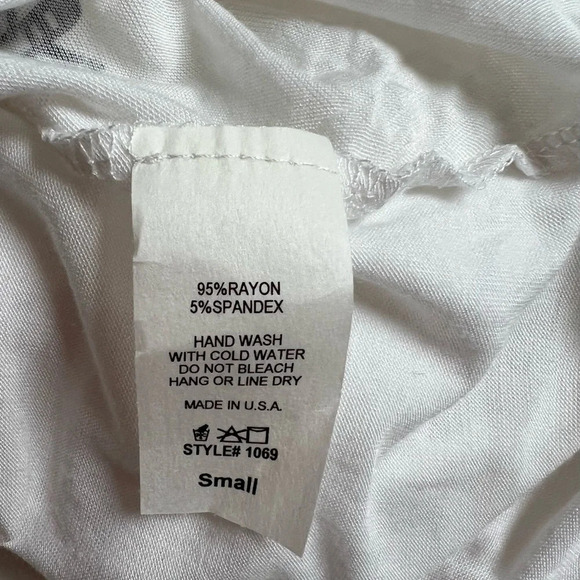 Women LOVE Golden Arrow Letter Printing White Soft Lightweight T-Shirt S NWOT - Picture 8 of 9